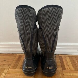 BOGS boots size 8